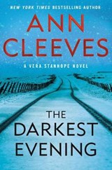 The Darkest Evening - CLEEVES,  Ann - 9781432883058