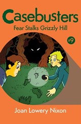Fear Stalks Grizzly Hill - Joan Lowery Nixon - 9781453282816