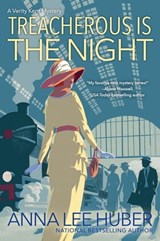 Treacherous Is the Night - Anna Lee Huber - 9781496713186
