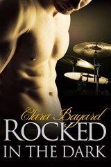 Rocked in the Dark (BBW New Adult Rock Star Romance) - Clara Bayard - 9781497760875