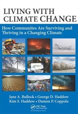Living with Climate Change - JANE A. (BULLOCK AND HADDOW,  LLC, Reston, Virginia, USA) Bullock ; George D. (Bullock and Haddow, LLC, Reston, Virginia, USA) Haddow ; Kim S. Haddow ; Damon P. (Bullock & Haddow, LLC, USA) Coppola - 9781498725361