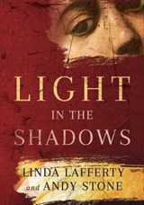 Light in the Shadows - Linda Lafferty ; Andy Stone - 9781542044097