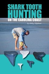 Shark Tooth Hunting on the Carolina Coast - Ashley Oliphant - 9781561648955
