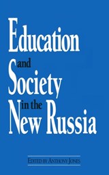 Education and Society in the New Russia - David M Jones - 9781563242090