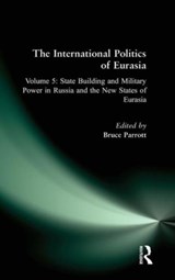 The International Politics of Eurasia: v. 5: State Building and Military Power in Russia and the New States of Eurasia - S. Frederick Starr ; Karen Dawisha - 9781563243608