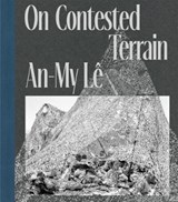 An-My Lê: On Contested Terrain - Copublished by Aperture and Carnegie Museum of Art - 9781597114813
