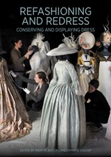 Refashioning and Redressing - Conserving and Displaying Dress - Mary Brooks ; Dinah Eastop - 9781606065112