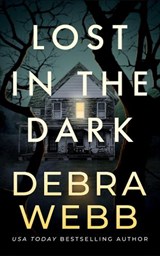 Lost in the Dark - Debra Webb - 9781662534515