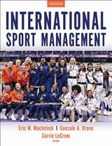 International Sport Management - Eric W. MacIntosh ; Gonzalo A. Bravo ; Carrie W. LeCrom - 9781718227958
