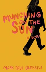 Munching on the Sun - Mark Paul Oleksiw - 9781775111122