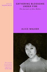 Gathering Blossoms Under Fire - WALKER,  Alice - 9781780228273