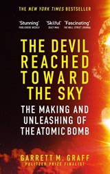 The Devil Reached Toward the Sky - Garrett M. Graff - 9781800963474