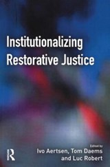 Institutionalizing Restorative Justice - IVO (UNIVERSITY OF LEUVEN,  Belgium) Aertsen ; Tom Daems ; Luc Robert - 9781843921585