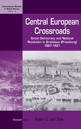 Central European Crossroads - Pieter C. van Duin - 9781845453954