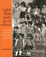 I am five and I go to school - Helen May - 9781877372865