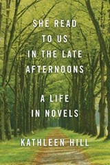 She Read to Us in Thelate Afternoons: A Life in Novels - Kathleen Hill - 9781883285746