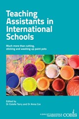 Teaching Assistants in International Schools: More than cutting, sticking and washing up paint pots! - Anna Cox ; Estelle Tarry - 9781908095947