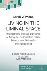 Living in the Liminal Space - Sarah Wayland - 9781917566964