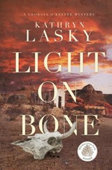 Light on Bone - Kathryn Lasky - 9781954907058