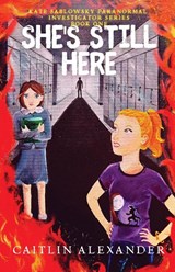 She's Still Here - ALEXANDER,  Caitlin - 9781957656076