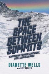 The Space Between Summits - Dianette Wells - 9781966323679