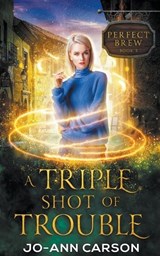 A Triple Shot of Trouble - CARSON,  Jo-Ann - 9781989031476