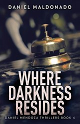 Where Darkness Resides - Daniel Maldonado - 9784824166524