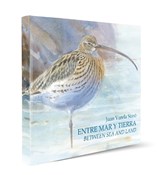 Between Sea and Land / Entre Mar y Tierra - Juan M. Varela - 9788496553699
