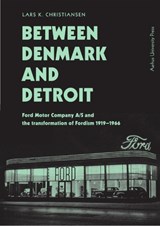 Between Denmark and Detroit - Lars K. Christensen - 9788771848359