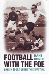 Football with the Foe - Hans Bonde - 9788776741792