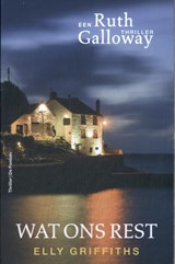 Wat ons rest - Elly Griffiths - 9789026174933