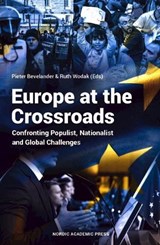 Europe at the Crossroads - BEVELANDER,  Pieter ; Wodak, Ruth - 9789188909183