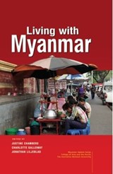 Living with Myanmar - Justine Chambers ; Charlotte Glloway ; Jonathan Liljeblad - 9789814881043