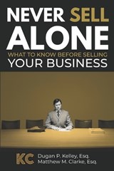 Never Sell Alone - Matthew M Clarke Esq ; Dugan P Kelley Esq - 9798196996160