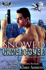 Snowed Undercover - Lia Davis ; Kerry Adrienne - 9798230512844