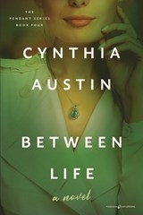 Between Life - Cynthia Austin - 9798890223050