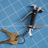 Multitool met Hamer 5 in 1 Sleutelhanger Zwart - Kikkerland - 0612615075047