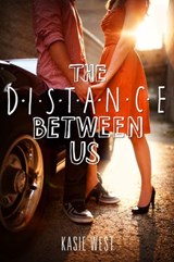 The Distance Between Us - Kasie West - 9780062235664