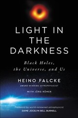 Light in the Darkness - Heino Falcke ; Jörg Römer - 9780063020078