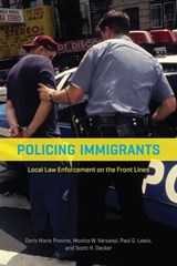 Policing Immigrants - Doris Marie Provine ; Monica W. Varsanyi ; Paul G. Lewis ; Scott H. Decker - 9780226363219
