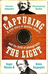 Capturing the Light - Roger Watson ; Helen Rappaport - 9780230771512