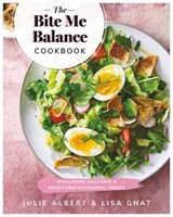 The Bite Me Balance Cookbook - Julie Albert ; Lisa Gnat - 9780525610557