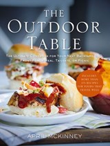 The Outdoor Table - April McKinney - 9780718022204