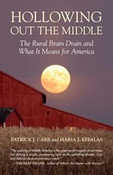 Hollowing Out the Middle - Patrick J. Carr ; Maria J. Kefalas - 9780807042397