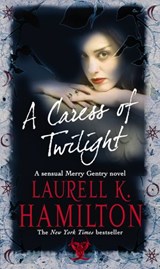 A Caress Of Twilight - Laurell K Hamilton - 9781407068961