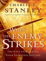 When The Enemy Strikes - Charles F. Stanley - 9781418579487