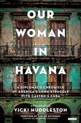 Our Woman in Havana - Vicki Huddleston - 9781468315806
