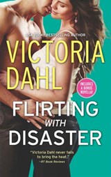 Flirting With Disaster - Victoria Dahl - 9781474027786