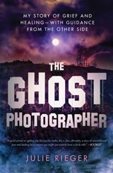 The Ghost Photographer - Julie Rieger - 9781501158919