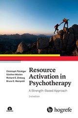 Resource Activation in Psychotherapy - Christoph Flückiger ; Günther Wüsten ; Richard E. Zinbarg ; Bruce E. Wampold - 9781613346495